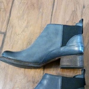 Like new Clark's leather fashion booties